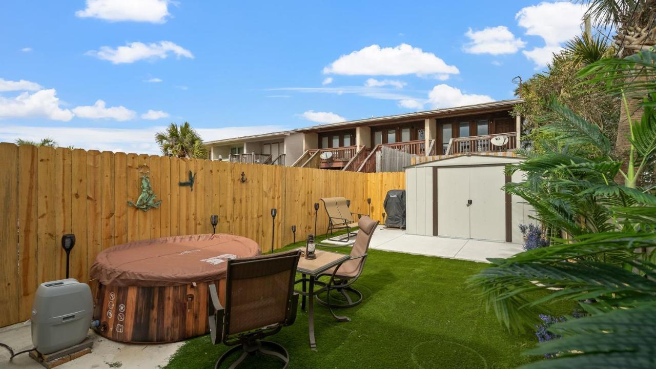Pet Friendly Townhome With Gulf Views And Hot Tub Right Across From Beach And Schooners Panama City Beach Exterior photo
